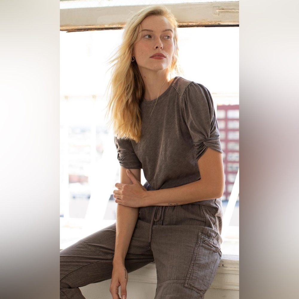 NWT hello nite gray short sleeve top. Cross tie sleeves. Sz XL